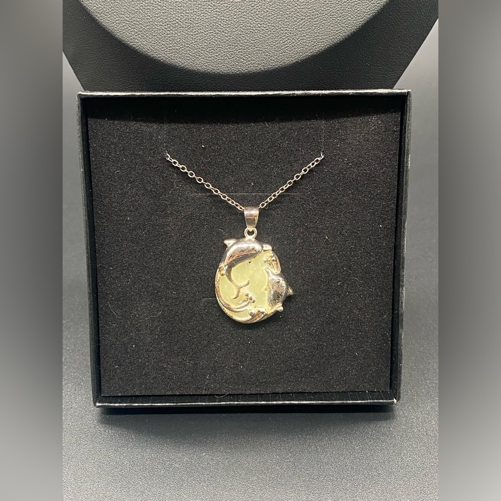 Item 840 Two Dolphins Glow In The Dark Pendant Necklace